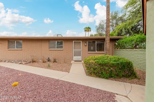3013 E Blacklidge Dr, Tucson, AZ, 85716-1832 | Card Image