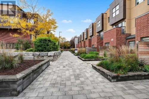 20-9 R Clintwood Gate Ne, Toronto (Parkwoods-Donalda), ON, M3A0A8 | Card Image