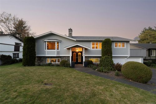 2294 Greenlands Rd, Saanich, BC, V8N4T4 | Card Image