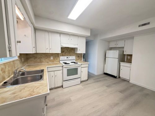2875 Lakewood Dr, Vancouver, BC, V5N5P8 | Card Image