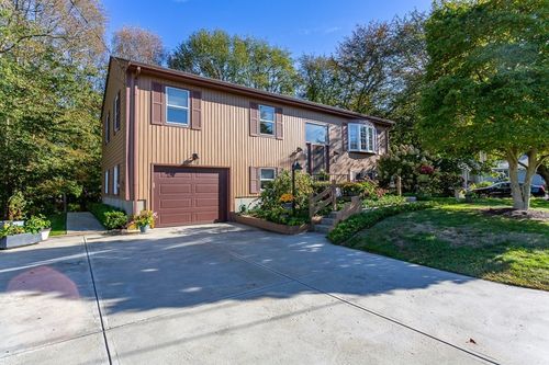 8 Tower Hill Rd, Somerset, MA, 02726-2501 | Card Image