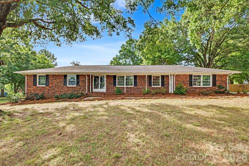 425 Valhalla Dr, Harrisburg, NC, 28075-9413 | Card Image