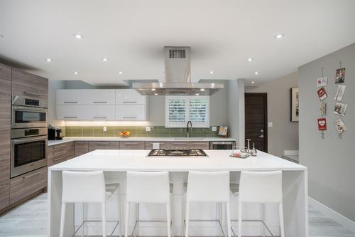 4001 Rose Cres, West Vancouver, BC, V7V2N6 | Card Image