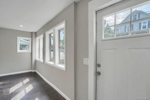 24 South St, Highland Fls, NY, 10928-1421 | Card Image