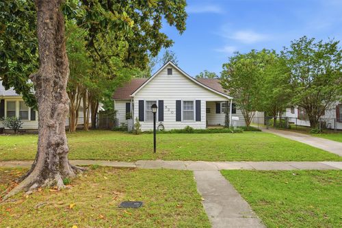 520 W Acheson St, Denison, TX, 75020-6306 | Card Image