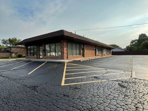 613 Front St, Mchenry, IL, 60050-5538 | Card Image