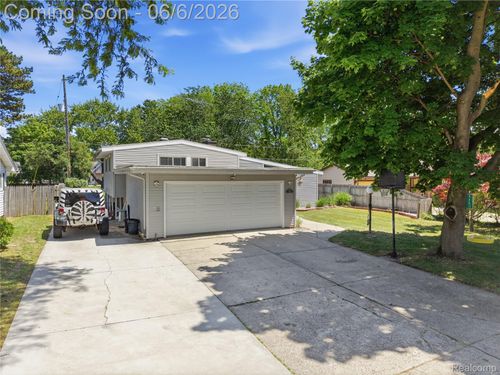 1112 Washburn Pl E, Saginaw, MI, 48602-2977 | Card Image