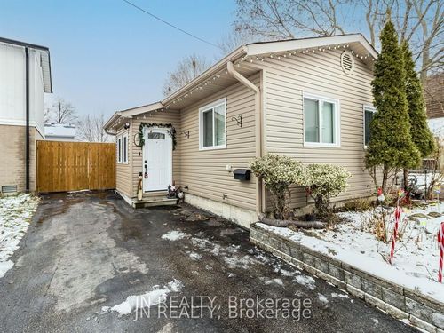 23 Hazelglen Crt, Brampton, ON, L6S1N7 | Card Image