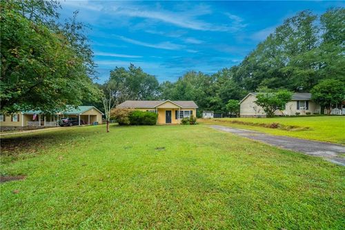 107 Oakwood Cir, Griffin, GA, 30223-4669 | Card Image