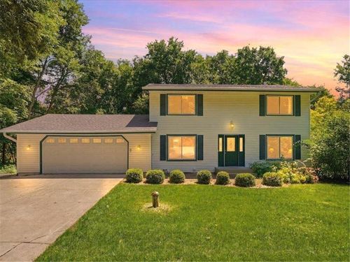 9331 Cedar Forest Rd, Eden Prairie, MN, 55347-3704 | Card Image