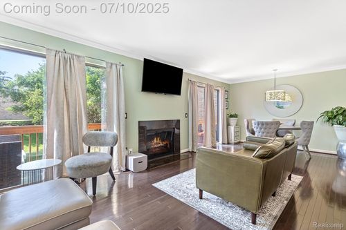 5305 Wright Way S, West Bloomfield, MI, 48322-2118 | Card Image