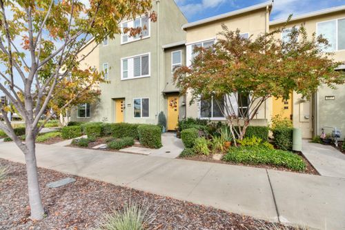 3215 Bridgeway Dr, Rancho Cordova, CA, 95670-8016 | Card Image