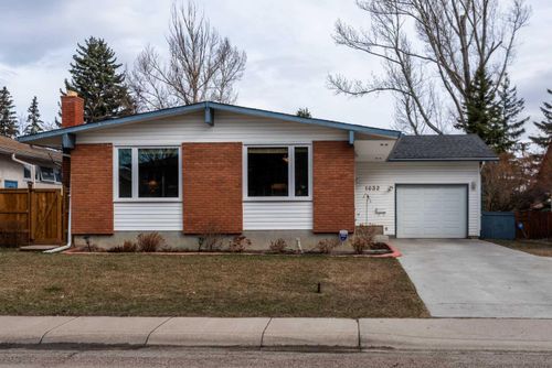 1032 Cantabrian Dr Sw, Calgary, AB, T2W1L7 | Card Image