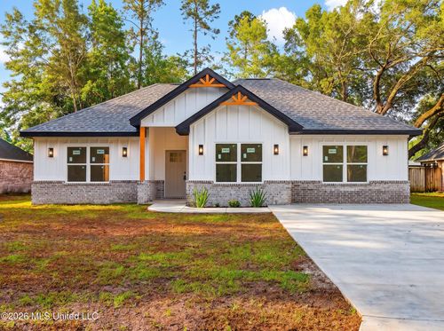 2408 Parkview Dr, Gautier, MS, 39553-2256 | Card Image