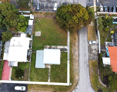 691 E 48th St, Hialeah, FL, 33013-1957 | Card Image