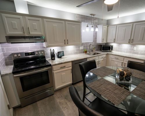 18-6 Autumn Leaf Dr, Nashua, NH, 03060-5518 | Card Image