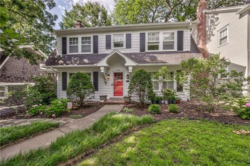 105 W 67th Ter, Kansas City, MO, 64113-2469 | Card Image
