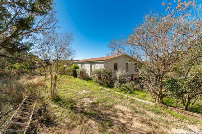 989 Oil Wl, Home with 3 bedrooms, 2 bathrooms and null parking in Pipe Creek TX | Image 9