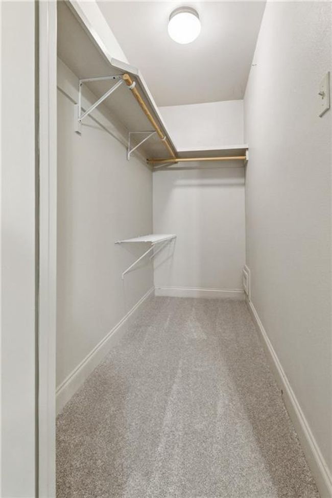 Walk in Closet | Image 10