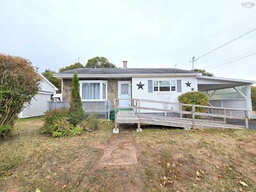 27 Central Ave, Amherst, NS, B4H2Y8 | Card Image