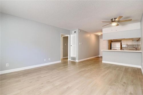 apt-105-2122 Hancock Dr, Austin, TX, 78756-2501 | Card Image