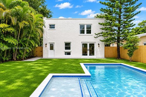 22 Ne 44th St, Miami, FL, 33137-3414 | Card Image