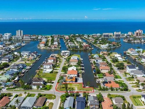 10337 Vanderbilt Dr, NAPLES, FL, 34108-2131 | Card Image