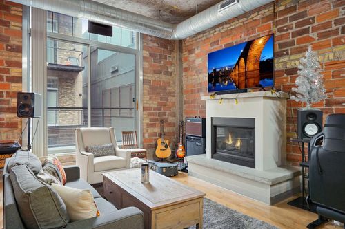 unit-301-521 S 7th St, Minneapolis, MN, 55415-1652 | Card Image