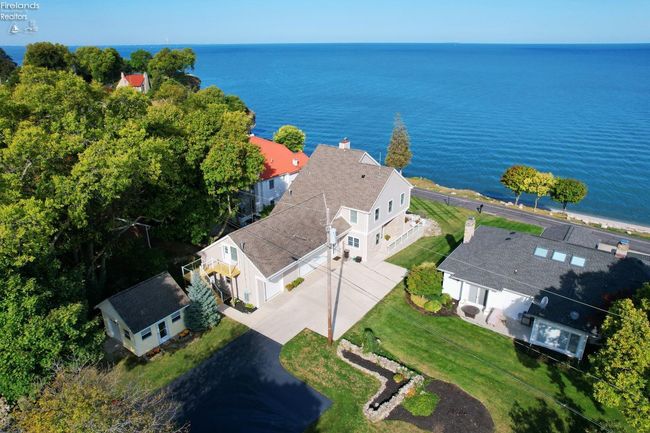 4376 E Cliff Rd, House other with 3 bedrooms, 3 bathrooms and 3 parking in Port Clinton OH | Image 4