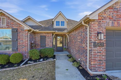 5421 Skylane Dr, Sand Springs, OK, 74063-3228 | Card Image