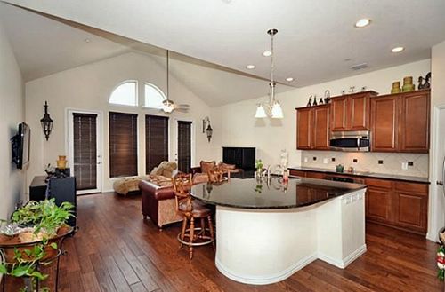 8700 Iron Horse Dr, Irving, TX, 75063-3915 | Card Image