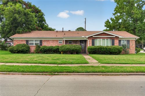 1605 Weathered St, Irving, TX, 75062-6607 | Card Image