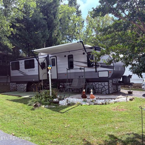 69-5355 Parkway E, Cosby, TN, 37722-3675 | Card Image
