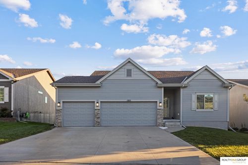 18831 Rosewood St, Omaha, NE, 68136-1118 | Card Image