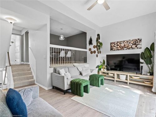 49-661 Childs Dr, Milton, ON, L9T3V7 | Card Image