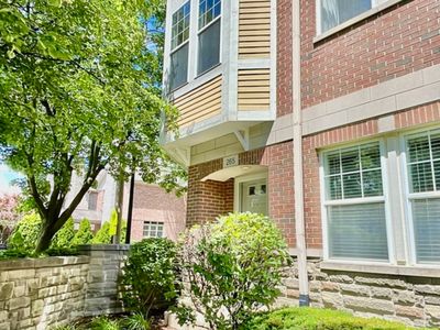 401 - 265 N West Street, Condo with 3 bedrooms, 2 bathrooms and 2 parking in Wheaton IL | Image 1