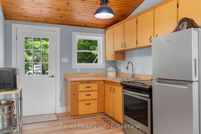1204 Tiny Beaches Rd N, House other with 3 bedrooms, 2 bathrooms and 4 parking in Tiny ON | Image 8