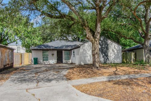954 Michael Dr, Pasadena, TX, 77506-5013 | Card Image