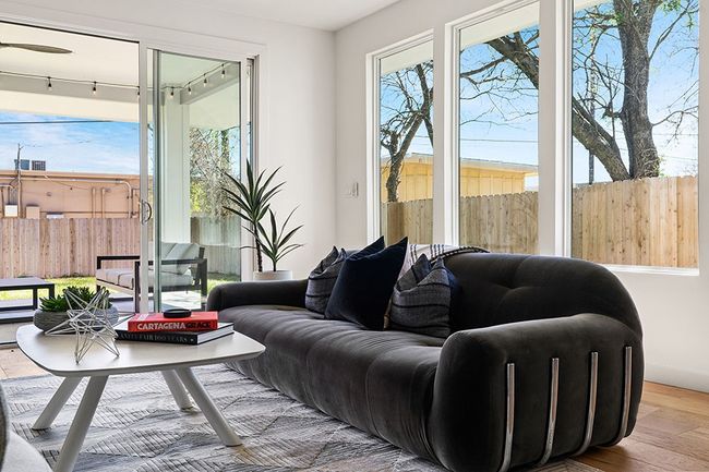 B - 8003 Gault St, Condo with 3 bedrooms, 4 bathrooms and 2 parking in Austin TX | Image 14