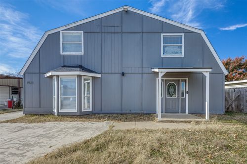 1921 Pelican Dr N, Azle, TX, 76020-4744 | Card Image