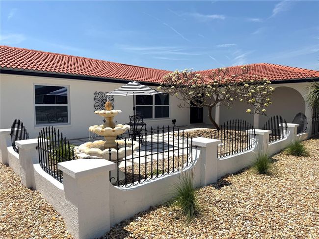 6524 Senegal Palm Way, House other with 3 bedrooms, 2 bathrooms and null parking in APOLLO BEACH FL | Image 4