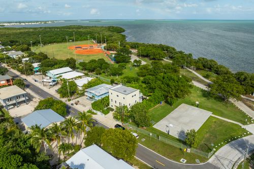 110 Dove Creek Dr, Tavernier, FL, 33070-2922 | Card Image