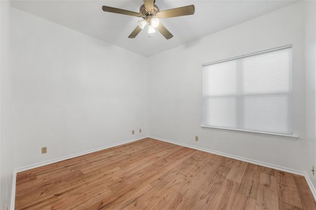 Unfurnished room featuring wood finished floors and a ceiling fan | Image 25
