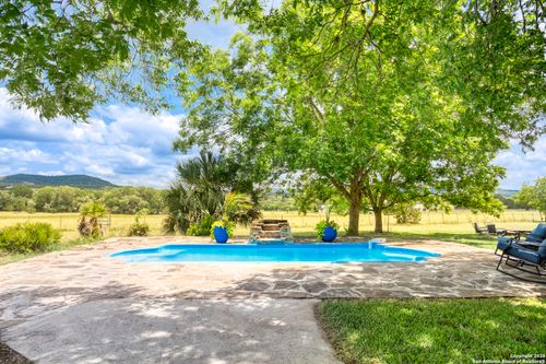367 Diamond J Rd N, Pipe Creek, TX, 78063-5585 | Card Image