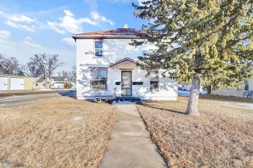 405 2nd St Ne, Valley City, ND, 58072-3043 | Card Image
