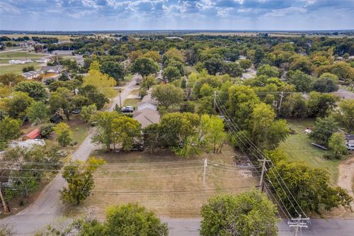 511 E Houston St, Leonard, TX, 75452-2707 | Card Image