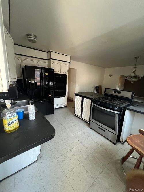 4056 Fox St, Inkster, MI, 48141-2723 | Card Image