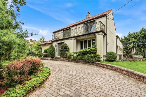 15470 Powells Cove Blvd, Whitestone, NY, 11357-1330 | Card Image