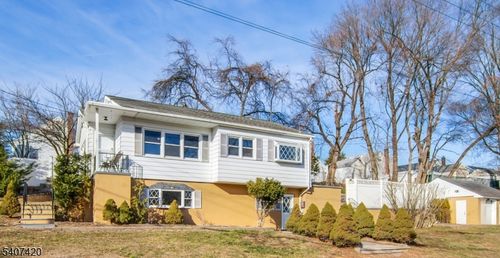 301 Riverview Rd, Pompton Lakes, NJ, 07442-1426 | Card Image