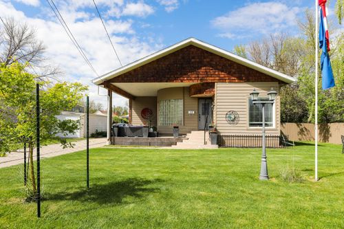 25 W 1 Avenue S, Magrath, AB, T0K1J0 | Card Image